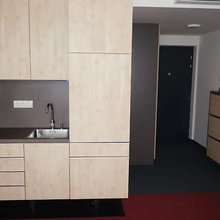 Zora Exclusive By Chors 布拉迪斯拉发