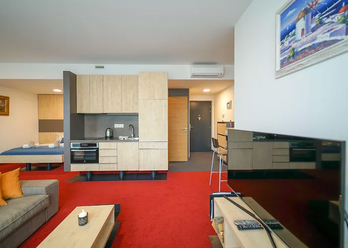 Zora Exclusive By Chors * ブラチスラヴァ