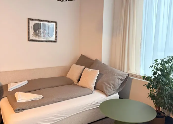 Zora Exclusive By Chors * ブラチスラヴァ