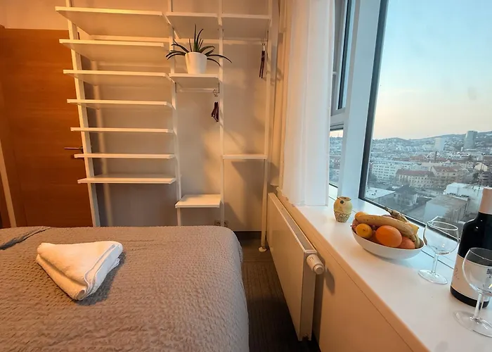 Zora Exclusive By Chors 布拉迪斯拉发