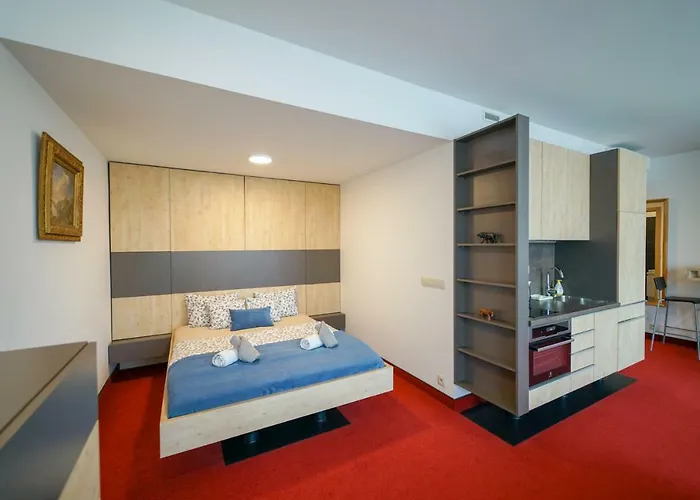 Zora Exclusive By Chors * ブラチスラヴァ