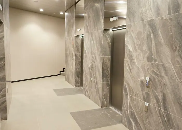 Zora Exclusive By Chors * ブラチスラヴァ